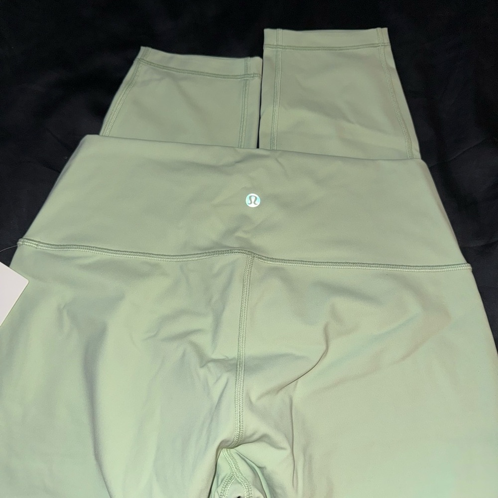 Lululemon Wunder train 23’ cropped High-Waisted Leggings Color clear mint